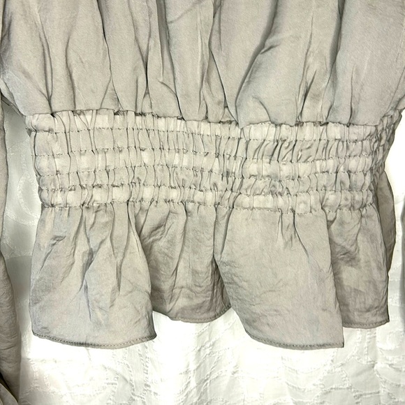 SHE AND SKY gray bohemian style balloon sleeve top. Elastic waist. Size Large. - Picture 5 of 9